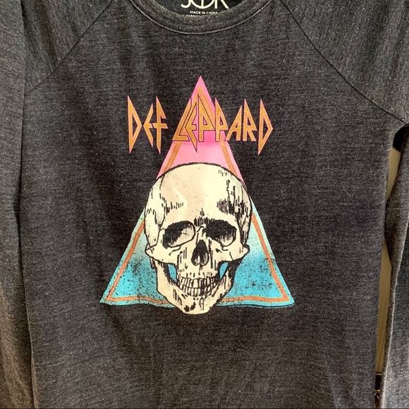 Chaser Grey Def Leppard Pyramid Skull Cold Shoulder Tee Large - Picture 3 of 6